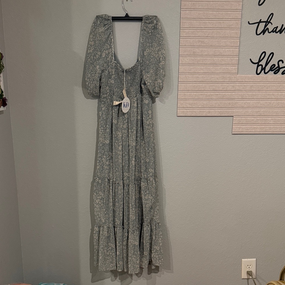 saltwater LUXE Sage Floral Tiered Maxi Dress with Puff Sleeves